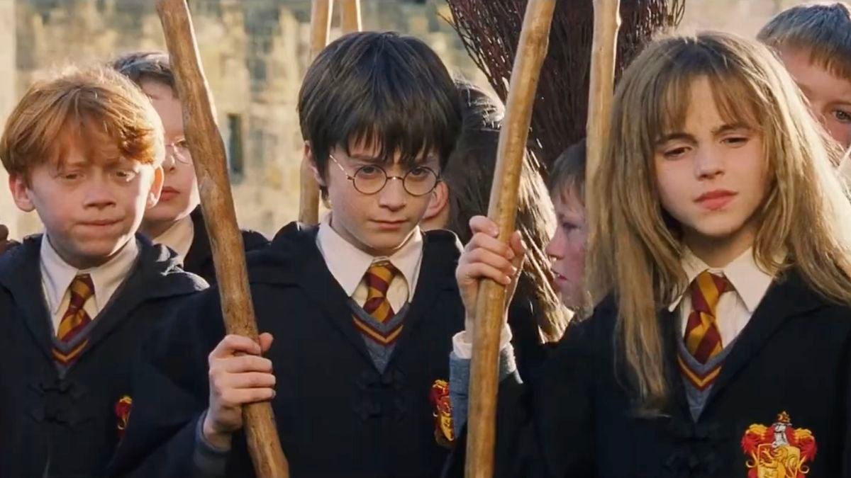 Harry Potter Director Knew It Would Be A Very Long Shoot After They Kicked Off The Flying Scene Harry Potter Director Knew It Would Be A Very Long Shoot After They Kicked Off The Flying Scene
