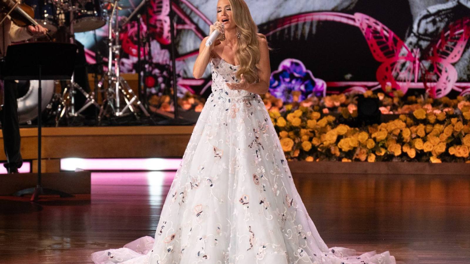 Watch Carrie Underwood Close Dolly Parton Tribute Concert With I Will Always Love You Watch Carrie Underwood Close Dolly Parton Tribute Concert With I Will Always Love You