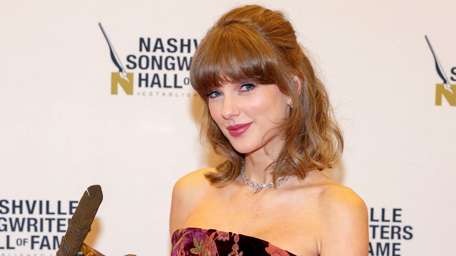 Taylor Swift Says There Is No Music Community Like This at Nashville Songwriters Hall of Fame Speech Taylor Swift Says There Is No Music Community Like This at Nashville Songwriters Hall of Fame Speech
