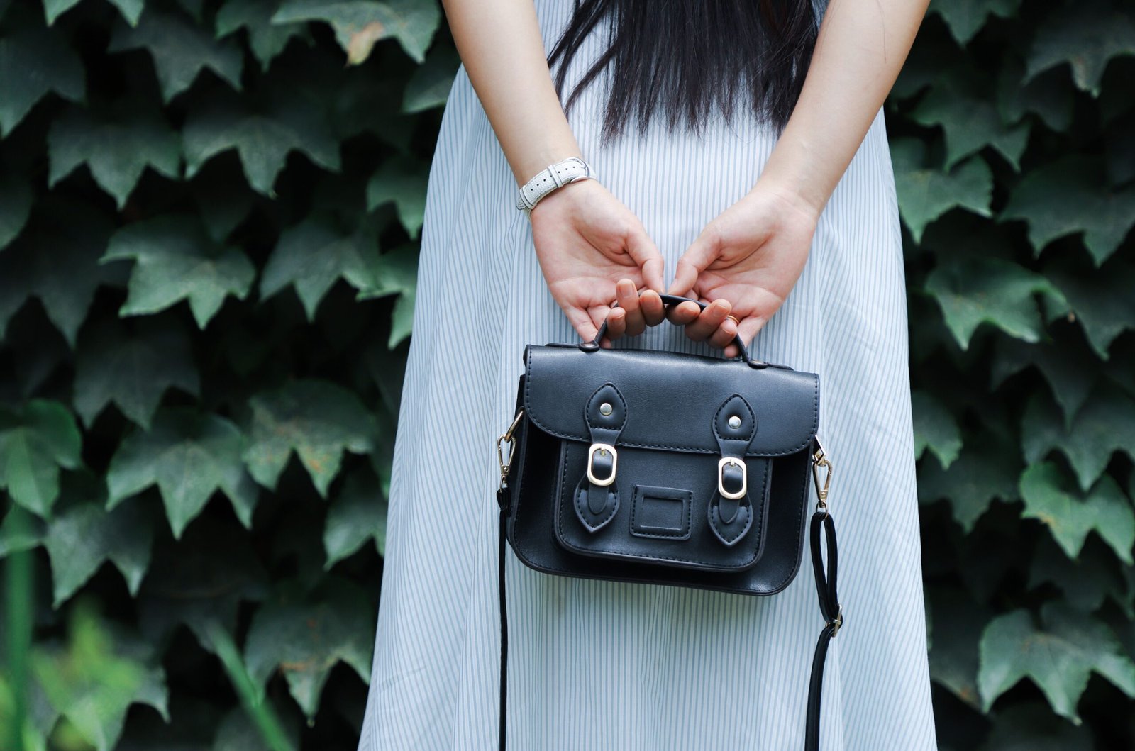 Structural Leather Is Back, and Its Taking Over Evening Wear Accessories